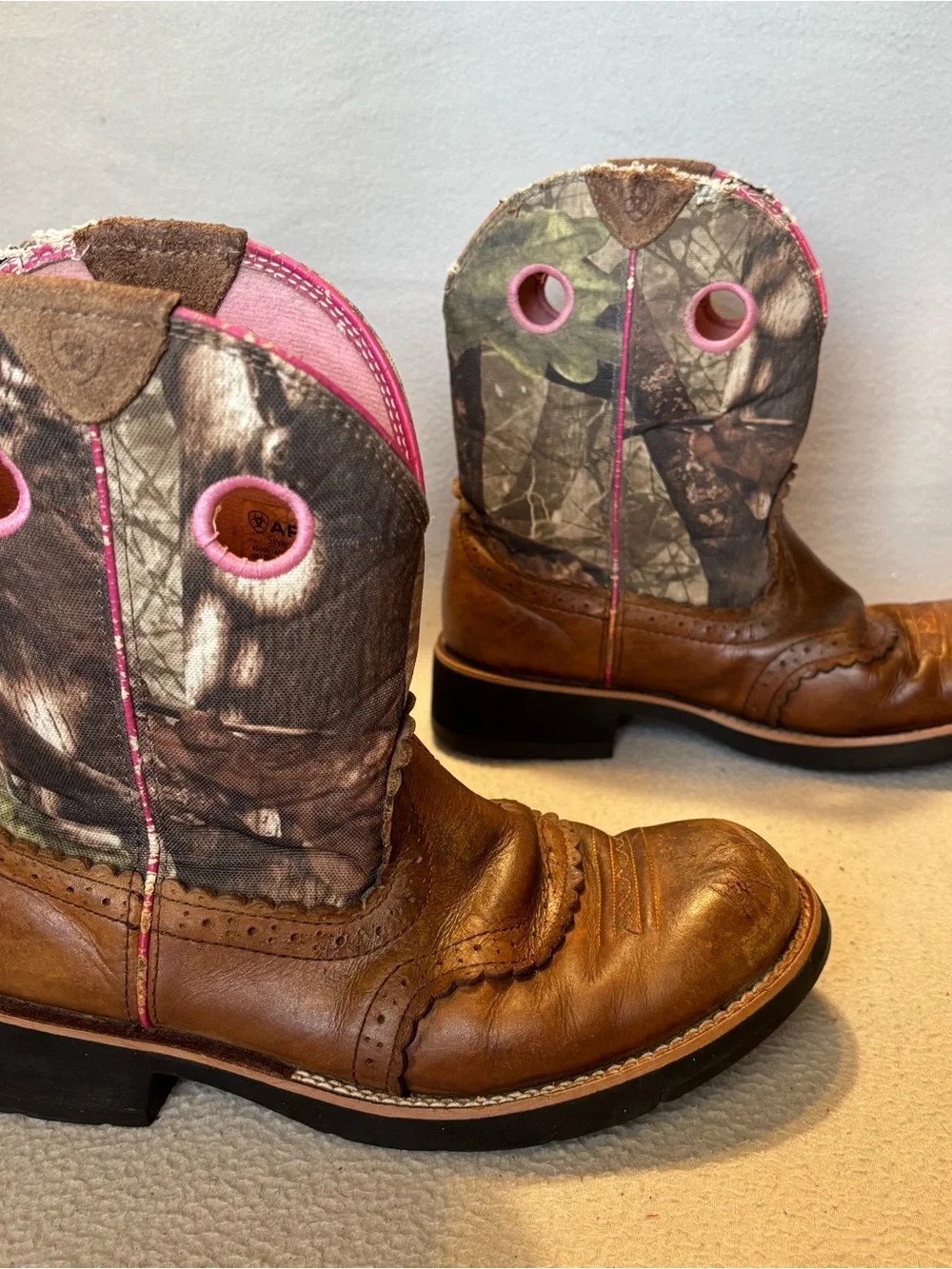 Ariat Fatbaby 9.5B Brown Leather, Pink Camo Western Cowgirl Boots